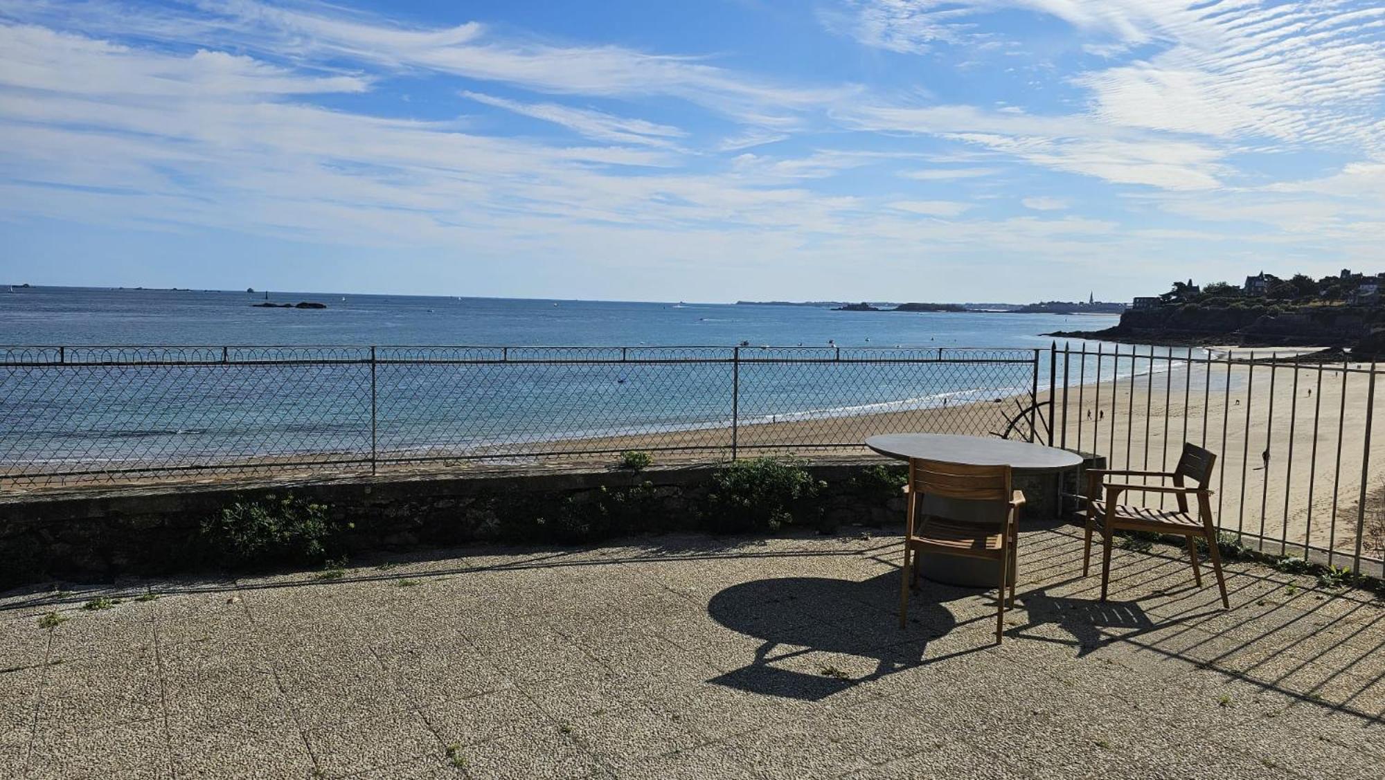 Vue Pleine Mer A La Perle Marine - La Terrasse Динар Экстерьер фото