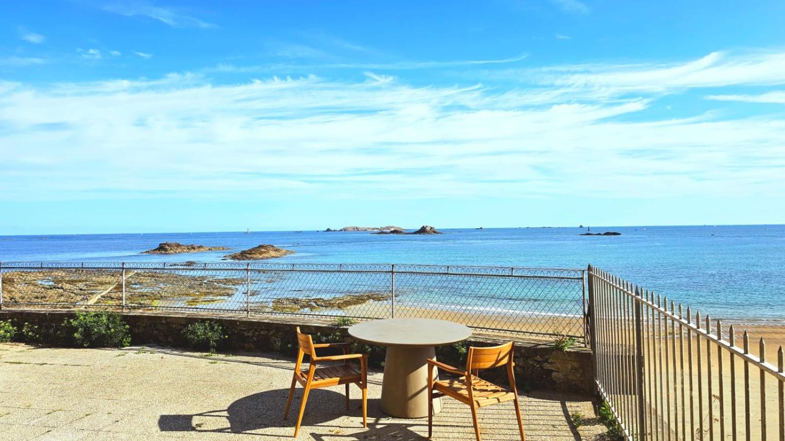 Vue Pleine Mer A La Perle Marine - La Terrasse Динар Экстерьер фото