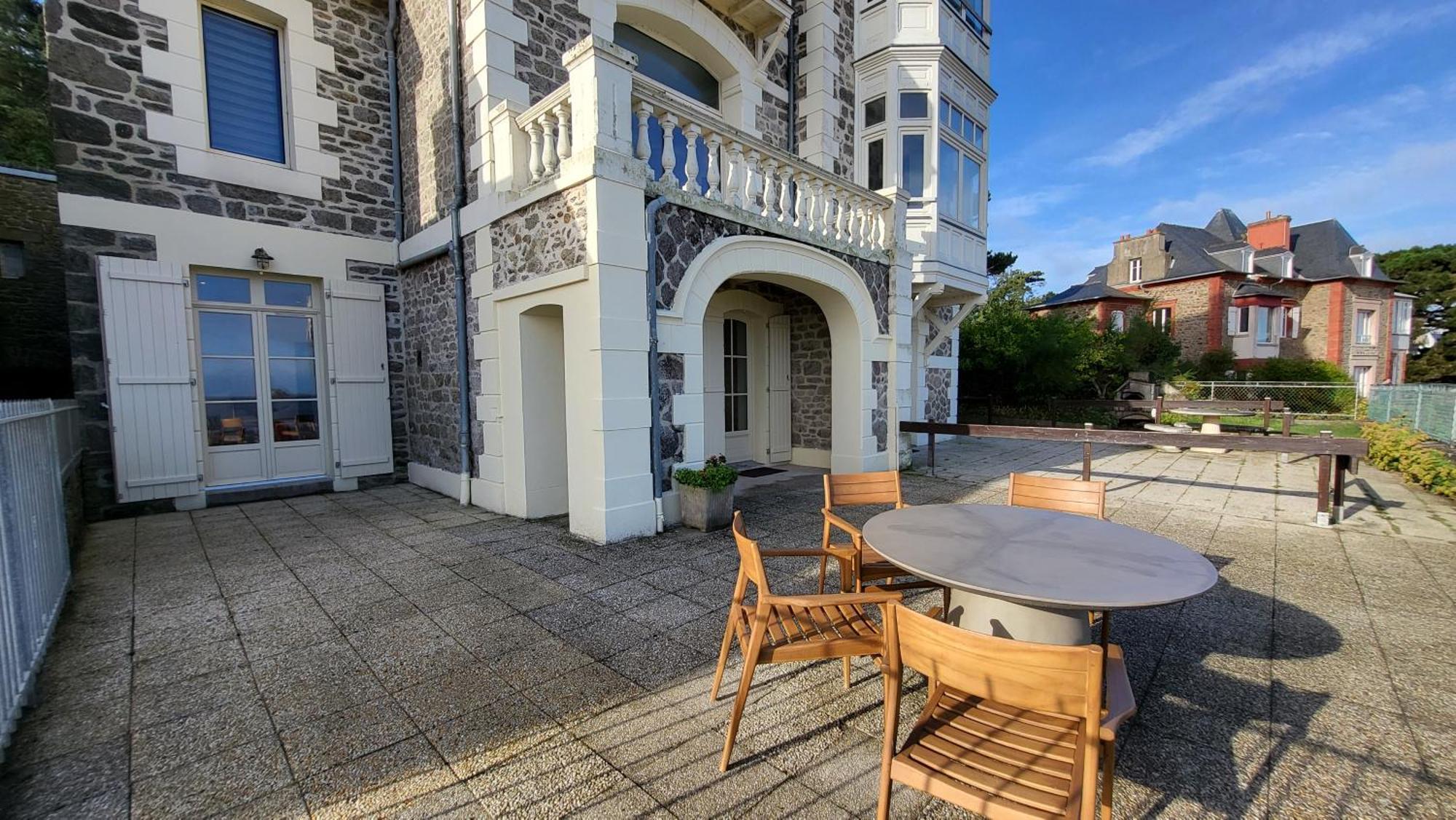 Vue Pleine Mer A La Perle Marine - La Terrasse Динар Экстерьер фото